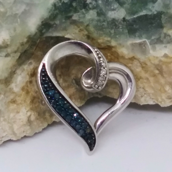 Vtg. Blue diamond heart pendant - Picture 1 of 2